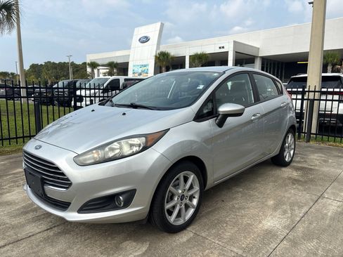 Used 2019 Ford Fiesta SE w/ Equipment Group 201A FWD image 2