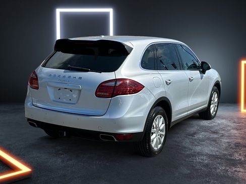 Used 2014 Porsche Cayenne w/ Comfort Lighting Package image 6