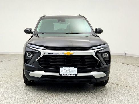 Used 2024 Chevrolet TrailBlazer LT w/ Convenience Package AWD/4WD image 2