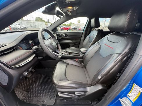 Used 2025 Jeep Compass Trailhawk AWD/4WD image 21