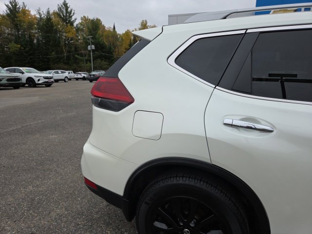 Used 2018 Nissan Rogue SV FWD image 13