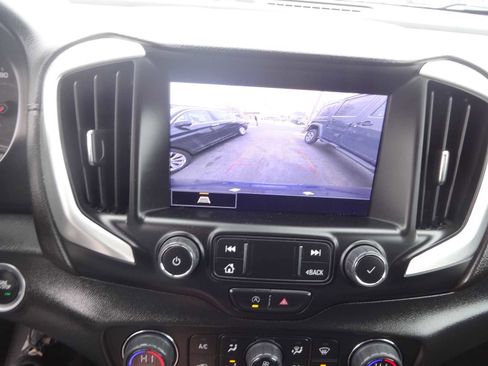 Used 2023 GMC Terrain SLT image 16