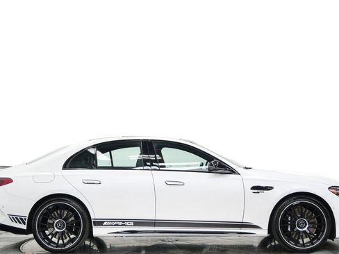 Used 2025 Mercedes-Benz E 53 AMG e 4MATIC Sedan image 2
