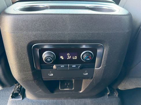 Used 2021 Chevrolet Suburban LS image 31