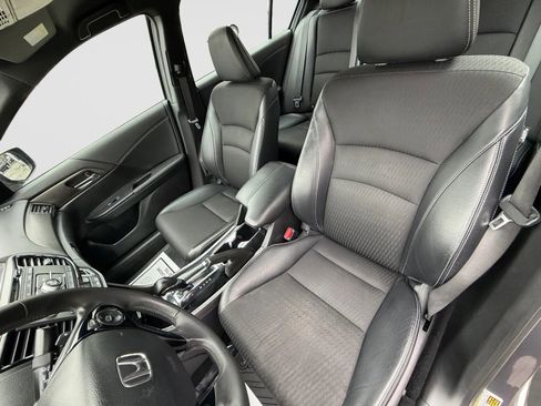 Used 2017 Honda Accord Sport image 13