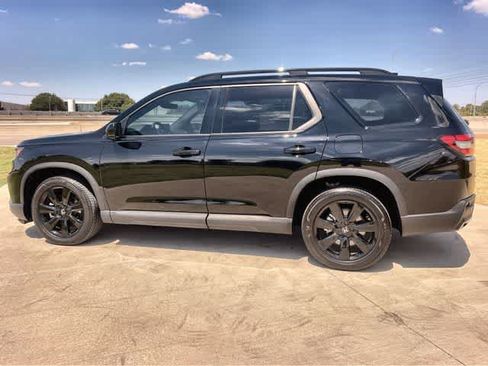 Certified 2025 Honda Pilot Black Edition image 4