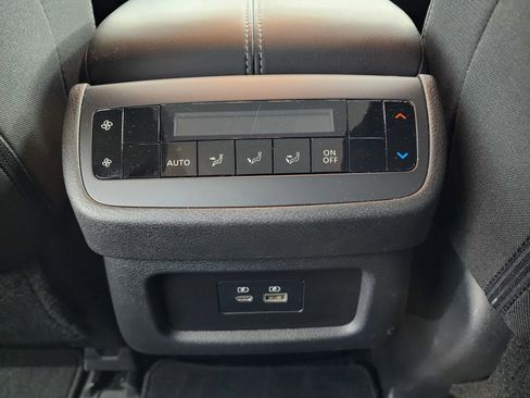 Used 2025 Nissan Pathfinder SV image 38