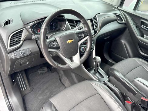 Used 2019 Chevrolet Trax LT w/ LT Convenience Package AWD/4WD image 2