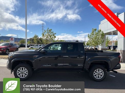 Used 2025 Toyota Tacoma SR5 AWD/4WD image 4