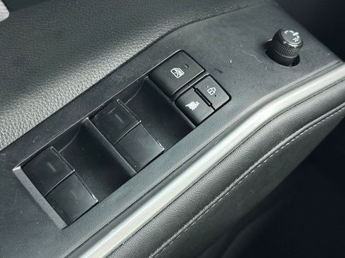 Used 2023 Toyota Highlander LE image 27