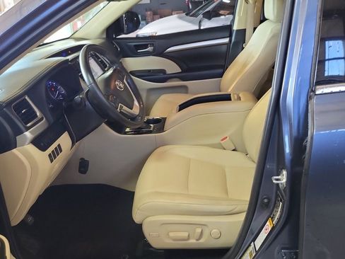 Used 2018 Toyota Highlander XLE AWD/4WD image 8