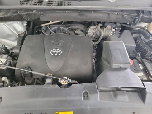 Used 2018 Toyota Highlander XLE AWD/4WD image 25