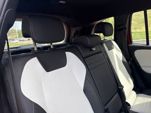 Used 2020 Mercedes-Benz GLB 250 4MATIC image 23