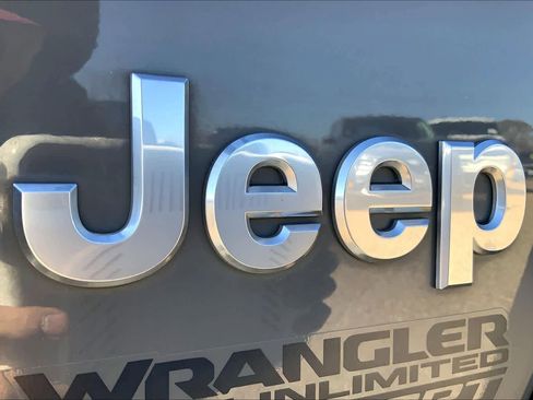 Used 2019 Jeep Wrangler Unlimited Sport S image 33