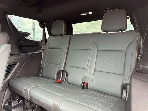 Used 2025 GMC Yukon AT4 w/ AT4 Premium Package AWD/4WD image 12
