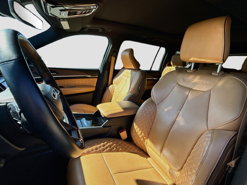 Used 2023 Jeep Grand Cherokee L Summit RWD image 15