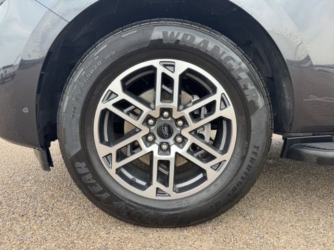 Certified 2025 Ford Expedition Active RWD image 7