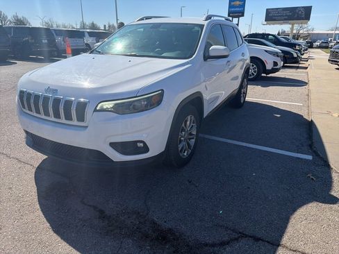 Used 2019 Jeep Cherokee Latitude Plus w/ Comfort/Convenience Group image 1