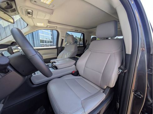 Used 2025 Ford Expedition Active AWD/4WD image 24