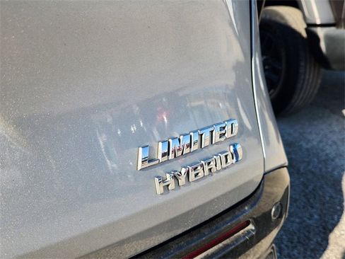 Used 2023 Toyota Sienna Limited image 7