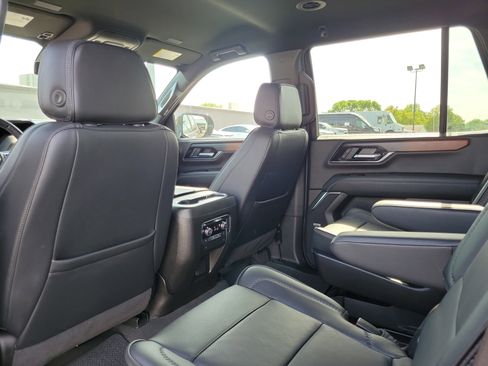 Used 2025 GMC Yukon Denali AWD/4WD image 14