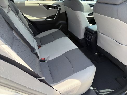 Certified 2022 Toyota RAV4 XLE FWD image 25