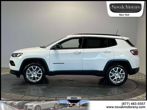 Used 2023 Jeep Compass Latitude AWD/4WD image 5