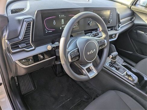 Used 2023 Kia Sportage LX image 7