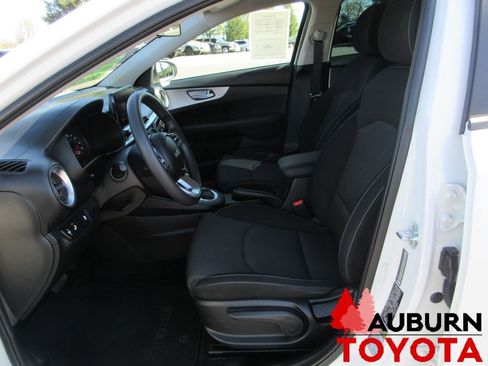 Used 2022 Kia Forte LXS w/ LXS Technology Package image 8