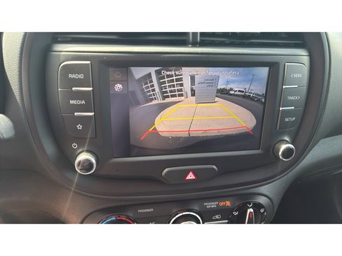 Used 2025 Kia Soul LX w/ LX Technology Package FWD image 23