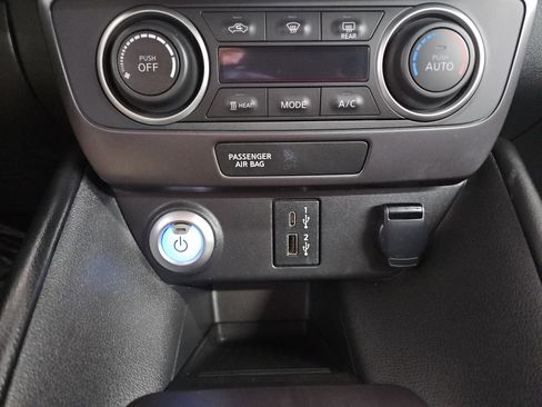 Used 2024 Nissan Leaf S image 19