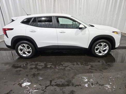New 2026 Chevrolet Trax LS w/ LS Convenience Package image 2