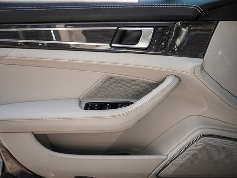 Used 2022 Porsche Panamera 4S w/ Premium Package image 34