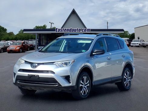 Used 2017 Toyota RAV4 LE FWD image 1