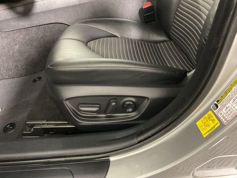 Used 2022 Toyota Camry SE image 21