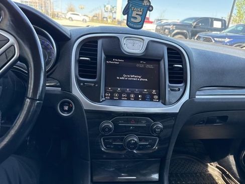 Used 2019 Chrysler 300 Touring w/ Sport Appearance Package image 10