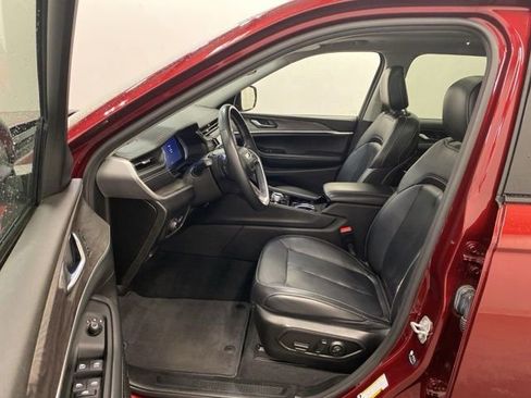 Used 2022 Jeep Grand Cherokee L Limited w/ Black Appearance Package AWD/4WD image 9