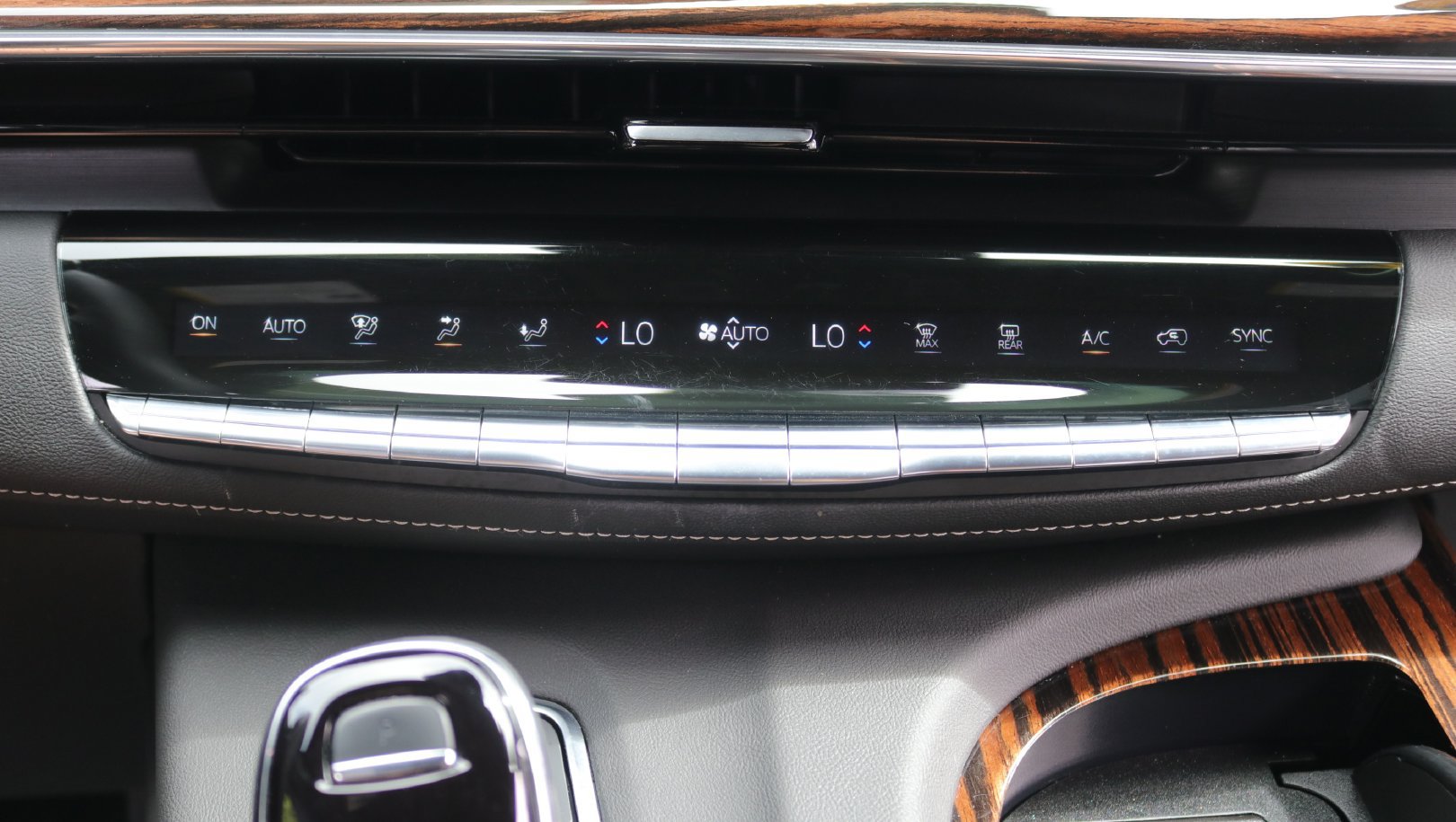 Used 2023 Cadillac Escalade ESV Premium Luxury AWD/4WD image 26