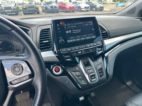 Used 2024 Honda Odyssey Touring image 4