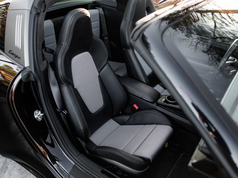 Used 2022 Porsche 911 50th Anniversary Edition w/ Extended Leather Package AWD/4WD image 18