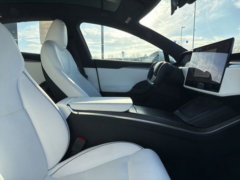 Used 2021 Tesla Model S Plaid image 9