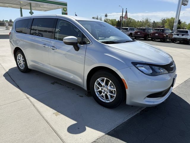Used 2023 Chrysler Voyager LX FWD image 1