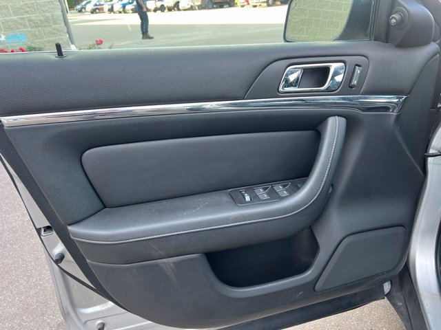 Used 2012 Lincoln MKS FWD image 18