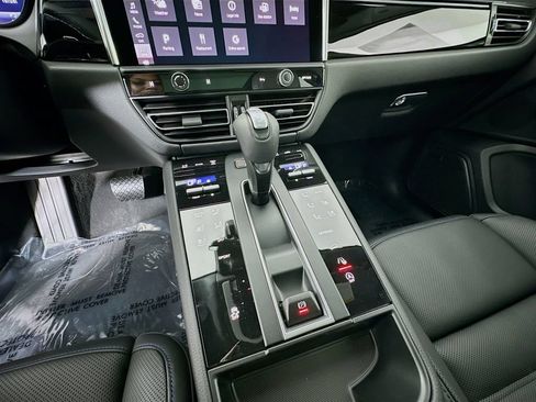 Certified 2026 Porsche Macan AWD/4WD image 15