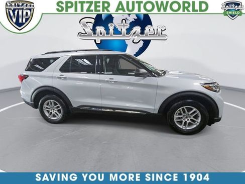 Used 2025 Ford Explorer Active AWD/4WD image 2