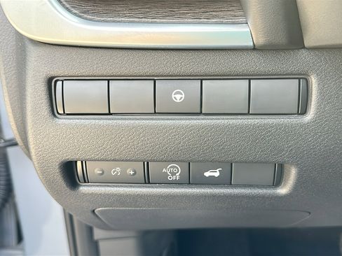 Certified 2025 Nissan Rogue Platinum image 14