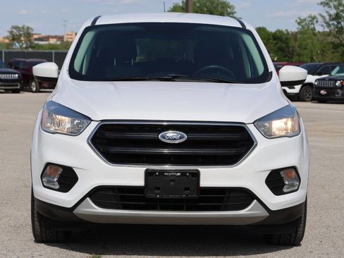Used 2017 Ford Escape SE FWD image 2