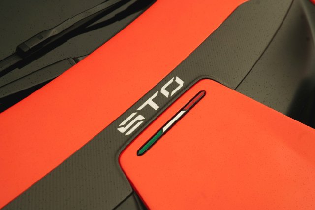 Used 2022 Lamborghini Huracan STO RWD image 36