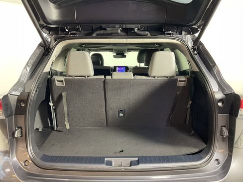 Used 2024 Toyota Highlander XLE image 22