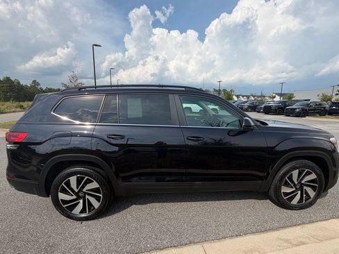 Used 2024 Volkswagen Atlas SE FWD image 19